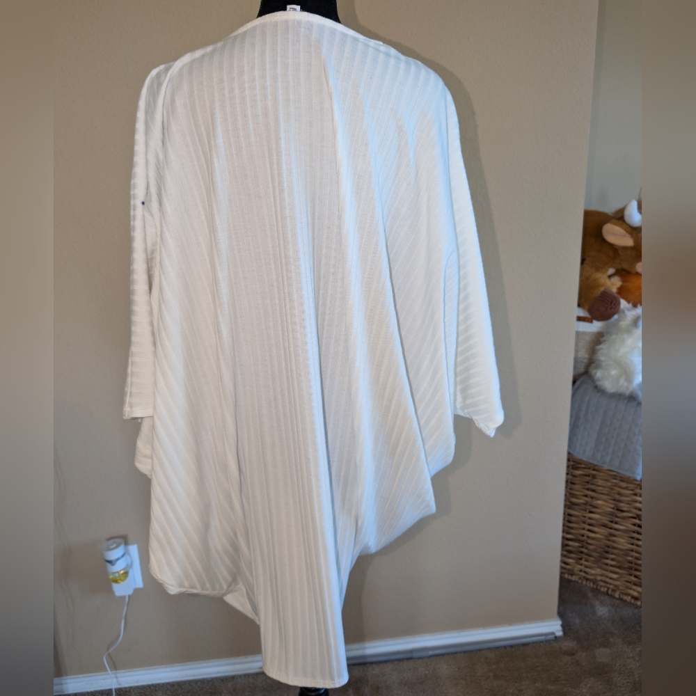 Chic Soul White Cardigan